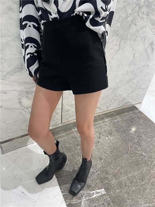 Four-Season Black Plus-Size Leggings for Women, Anti-Exposure Pants, Invisible Pants, Casual Shorts for Petite Women