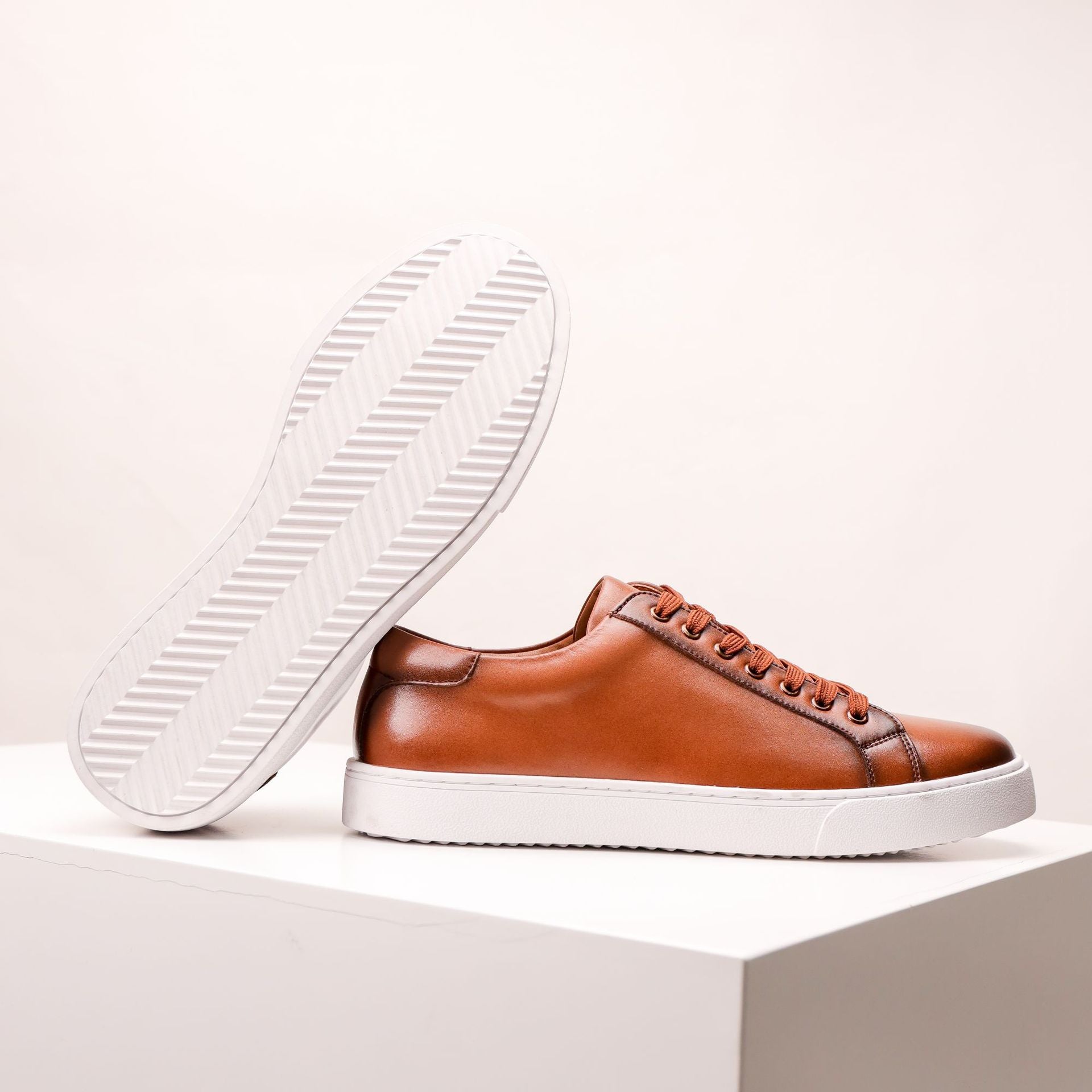 plus size Vintage Men's White Shoes All-match Sneakers Business Casual Leather Shoes Men's Leather Soft Sole Board Shoes Cross-border Men's Shoes