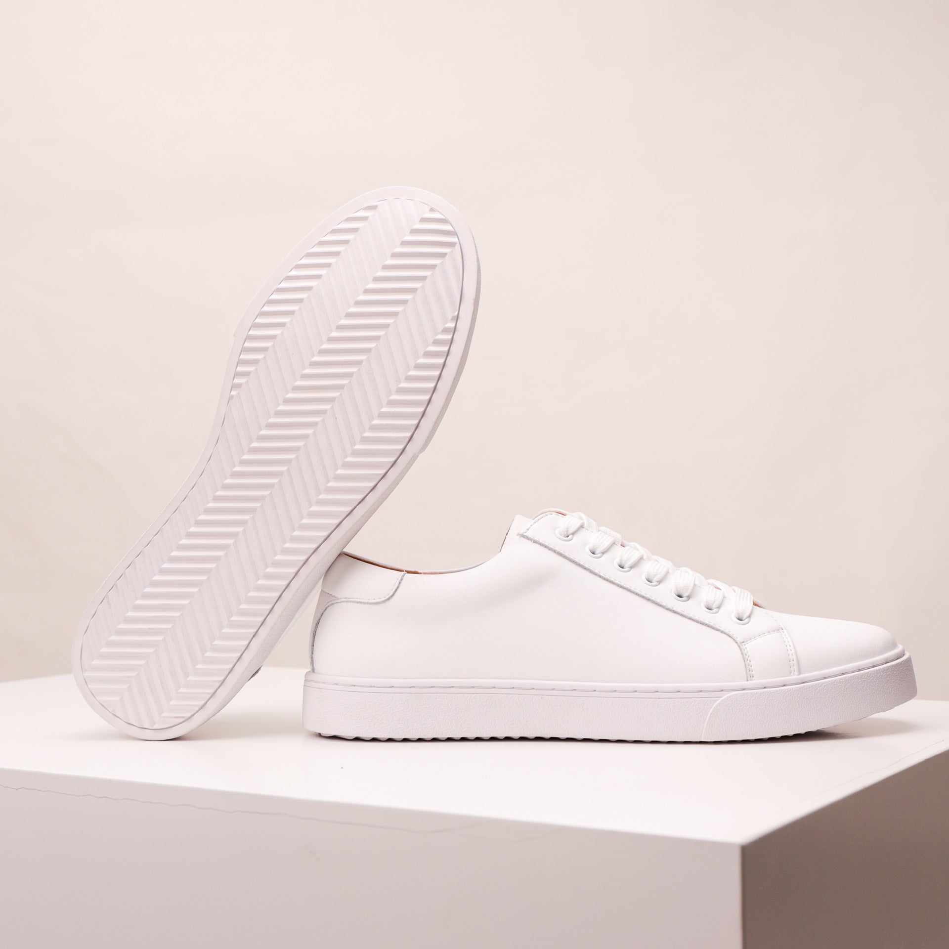plus size Vintage Men's White Shoes All-match Sneakers Business Casual Leather Shoes Men's Leather Soft Sole Board Shoes Cross-border Men's Shoes