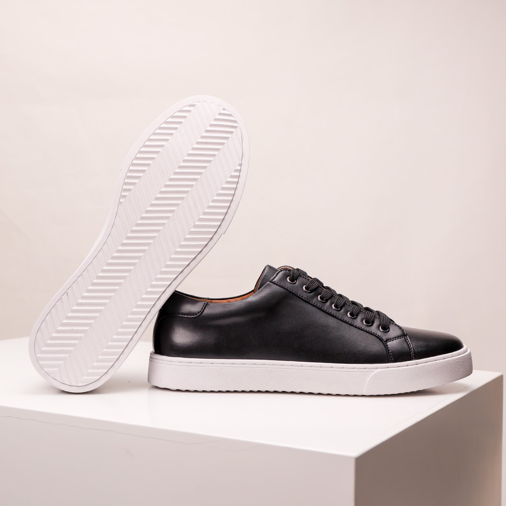 plus size Vintage Men's White Shoes All-match Sneakers Business Casual Leather Shoes Men's Leather Soft Sole Board Shoes Cross-border Men's Shoes