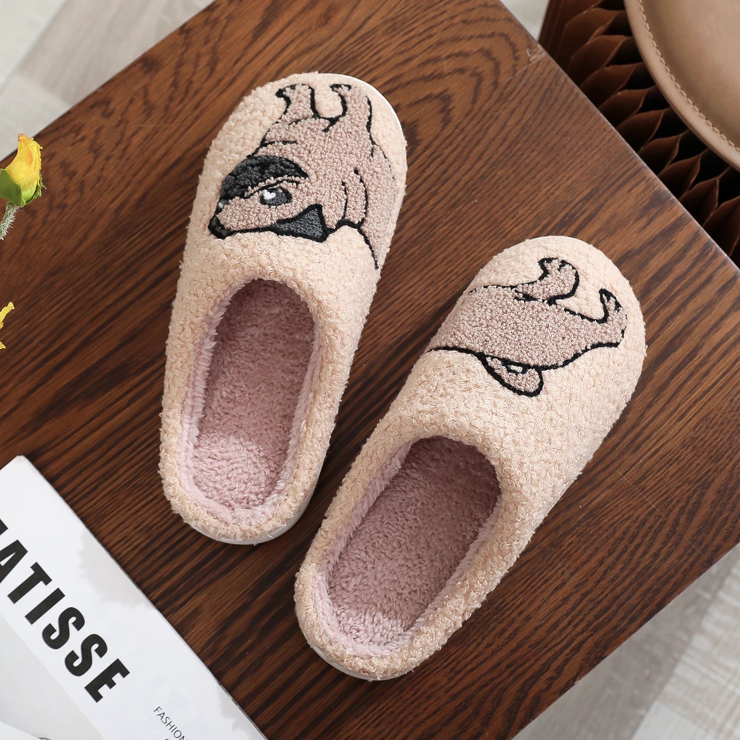 Pet Pattern Pug Pug Pug Embroidered Plush Home Thick-Soled Comfortable Woolen Cotton Slippers Cute Warm Non-Slip Indoor Slippers Pet Mom Gifts for Men and Women Can Wear