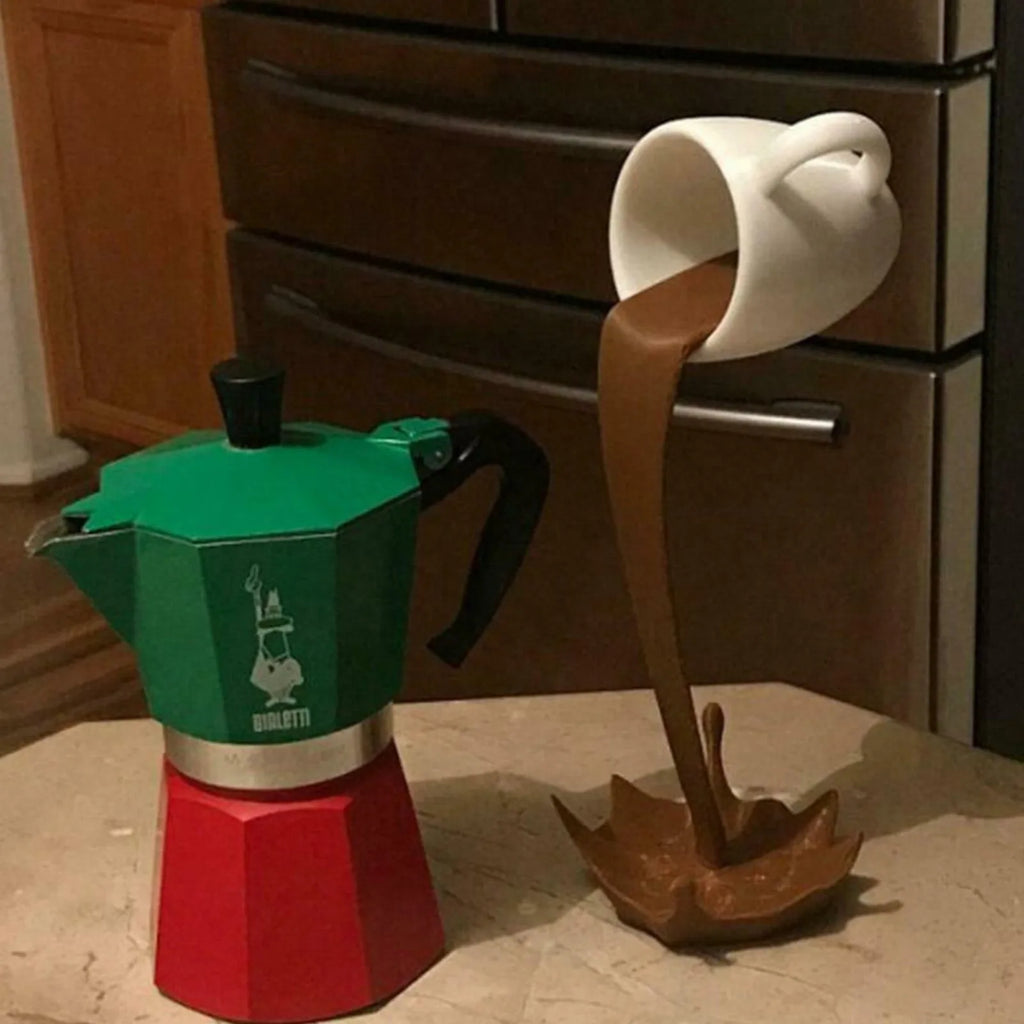 Kitchen Decoration Floating Spilling Coffee Cup Sculpture Spilling Magic Pouring Splash Creative Desktop Decor Home Decoration