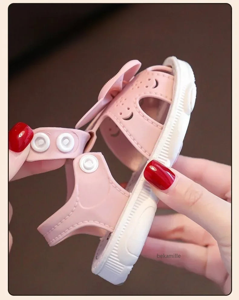 New Summer Outdoor Non-Slip Sandals for Girls Featuring Soft Soles And Lightweight Design Perfect for The Beach