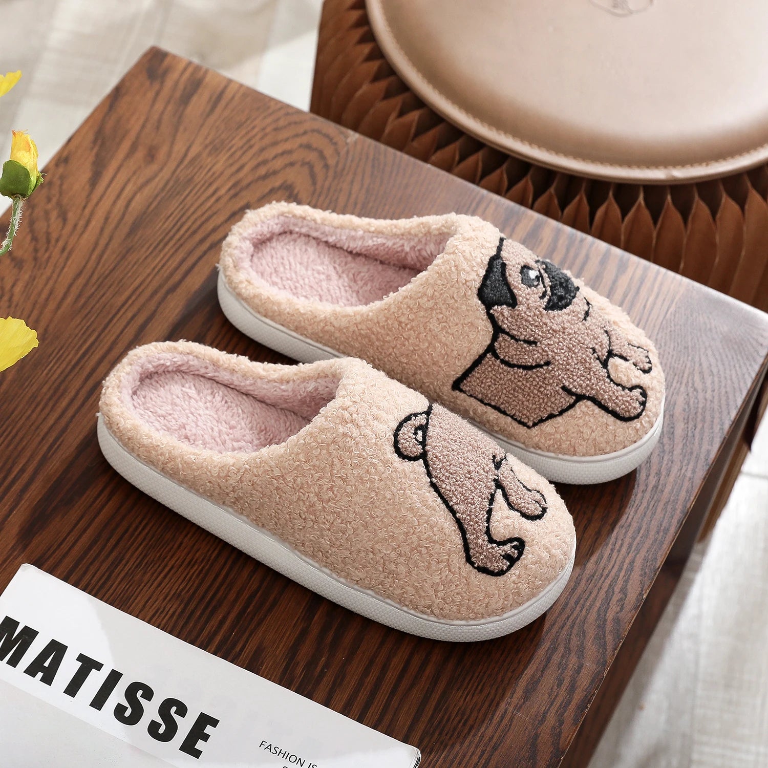 Pet Pattern Pug Pug Pug Embroidered Plush Home Thick-Soled Comfortable Woolen Cotton Slippers Cute Warm Non-Slip Indoor Slippers Pet Mom Gifts for Men and Women Can Wear