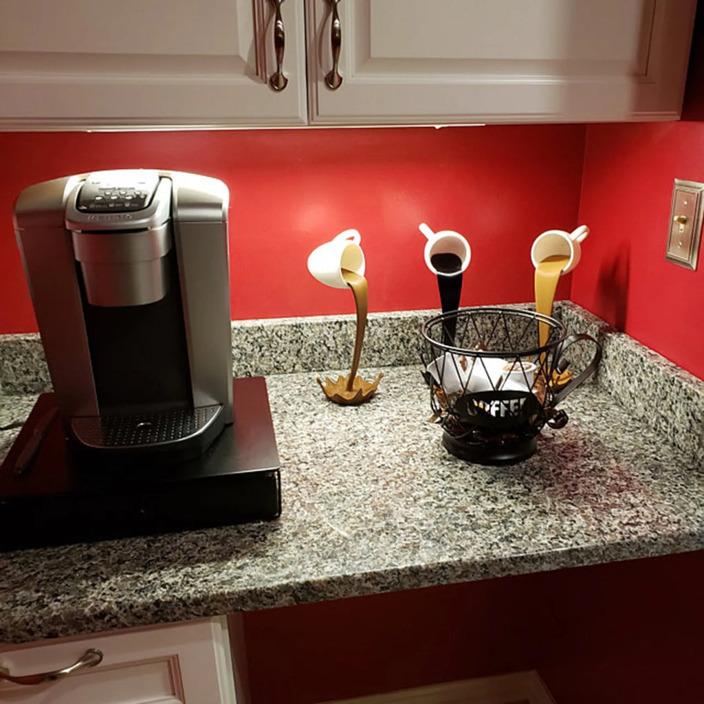 Kitchen Decoration Floating Spilling Coffee Cup Sculpture Spilling Magic Pouring Splash Creative Desktop Decor Home Decoration