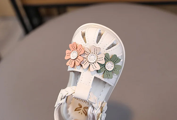 Summer Sandals New Fashion LED Light Kid Shoes Simple Versatile Retro Girl Shoe Princess Flower Lightweight  Elegant Kid Sandals