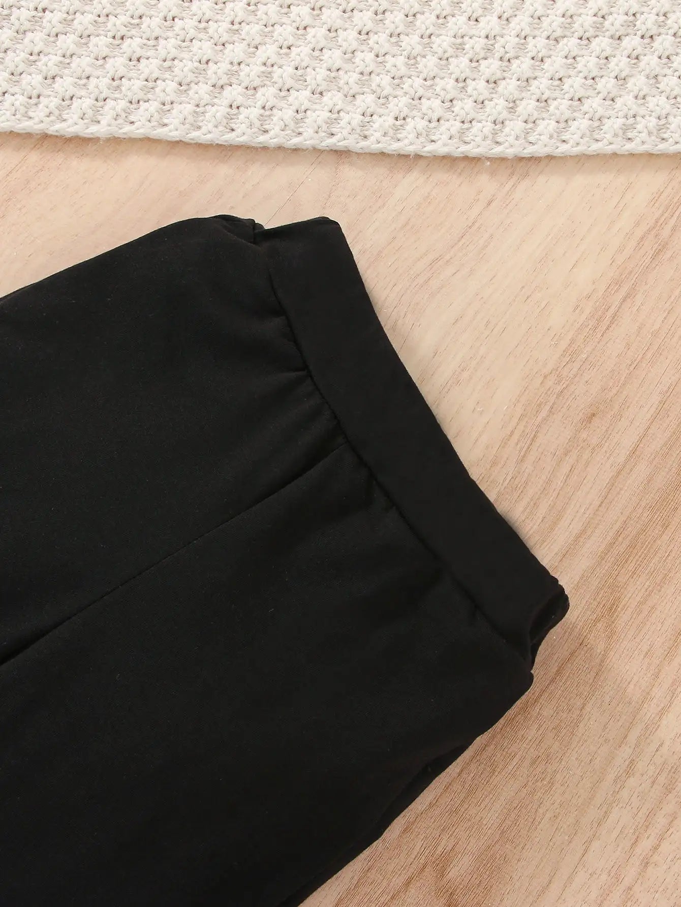 Spring And Autumn Boys' Sports Comfortable And Soft Two-Piece Set With Dinosaur Print Long-Sleeved Shirt And Black Long Pants