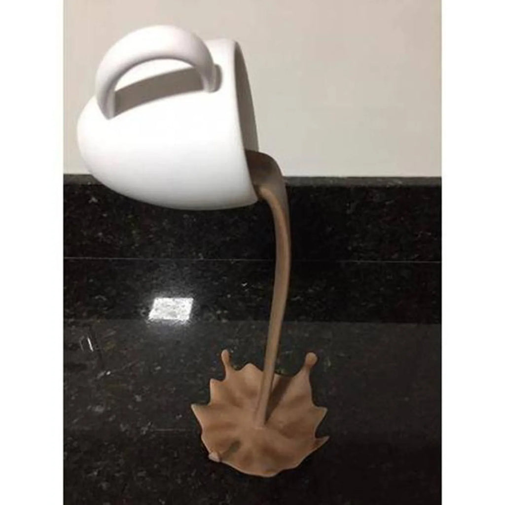 Kitchen Decoration Floating Spilling Coffee Cup Sculpture Spilling Magic Pouring Splash Creative Desktop Decor Home Decoration