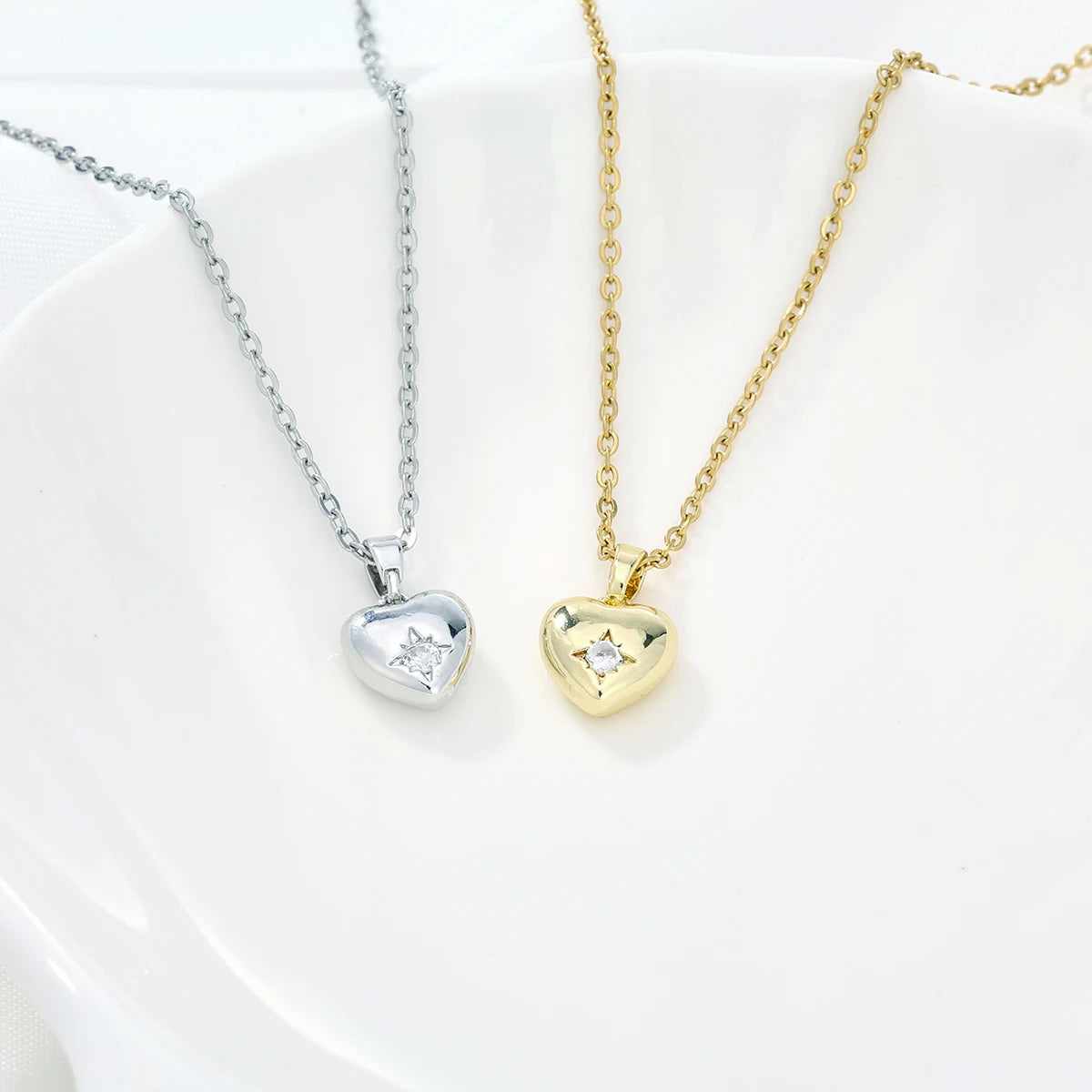 Women's Heart Shaped Necklace Stainless Steel Collarbone Chain Simple Versatile Jewelry Accessory Valentine's Day Gift Idea