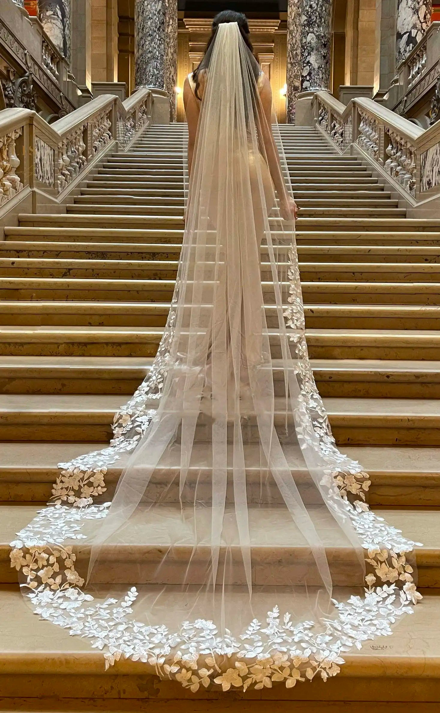 Charming Bridal Veils Luxurious Cathedral Long Voile Mariage Lace Wedding Veil Tulle With Comb Bride Accessories