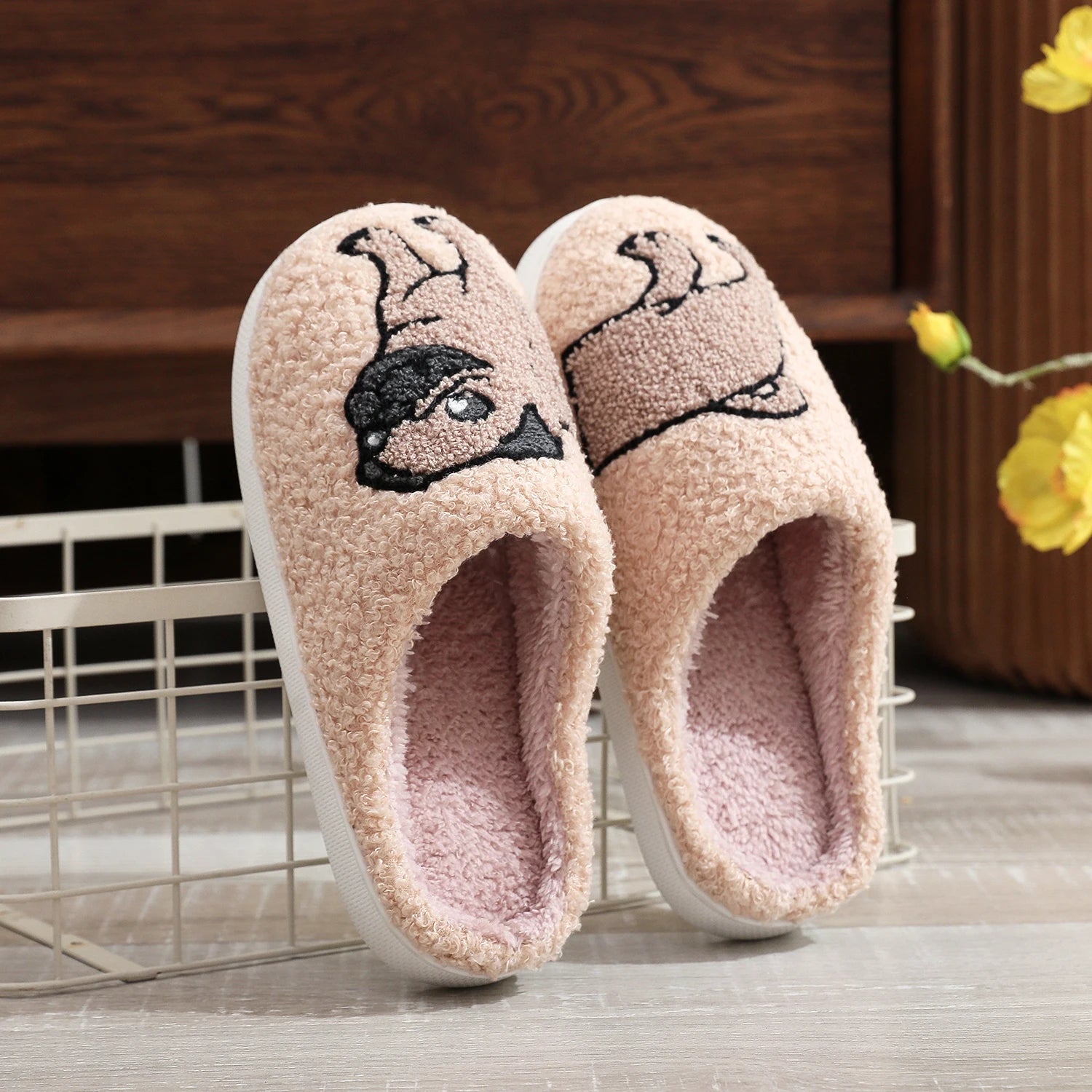 Pet Pattern Pug Pug Pug Embroidered Plush Home Thick-Soled Comfortable Woolen Cotton Slippers Cute Warm Non-Slip Indoor Slippers Pet Mom Gifts for Men and Women Can Wear