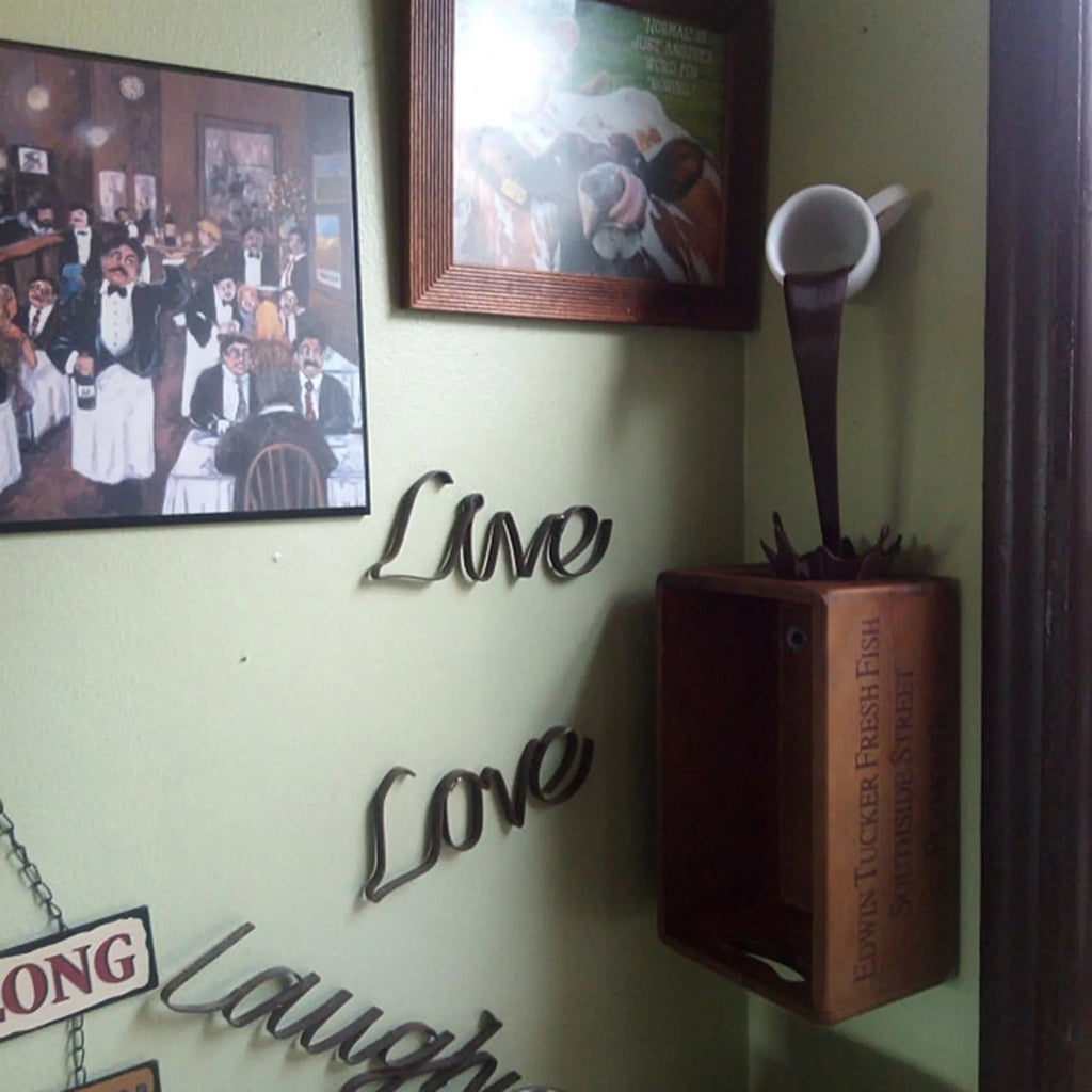 Kitchen Decoration Floating Spilling Coffee Cup Sculpture Spilling Magic Pouring Splash Creative Desktop Decor Home Decoration