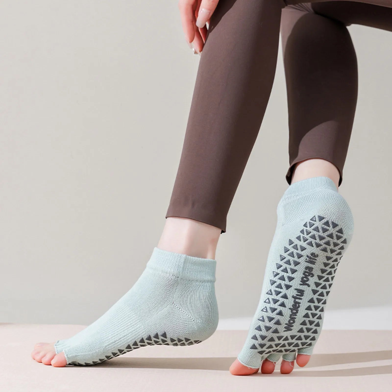 Women Yoga Five Toe Socks Breathable Anti-Slip Silicone Sport Pilates Socks Gym Fitness Dance Socks Foot Care Split Toe Socks