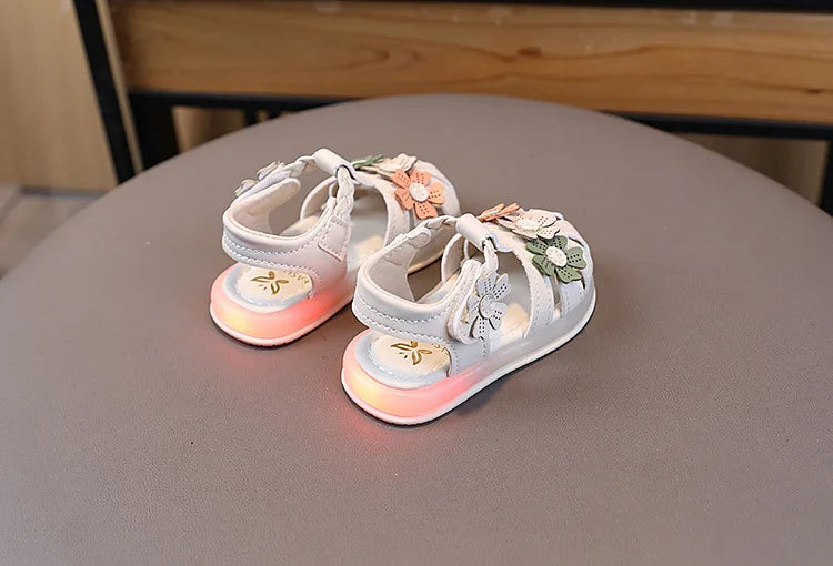Summer Sandals New Fashion LED Light Kid Shoes Simple Versatile Retro Girl Shoe Princess Flower Lightweight  Elegant Kid Sandals