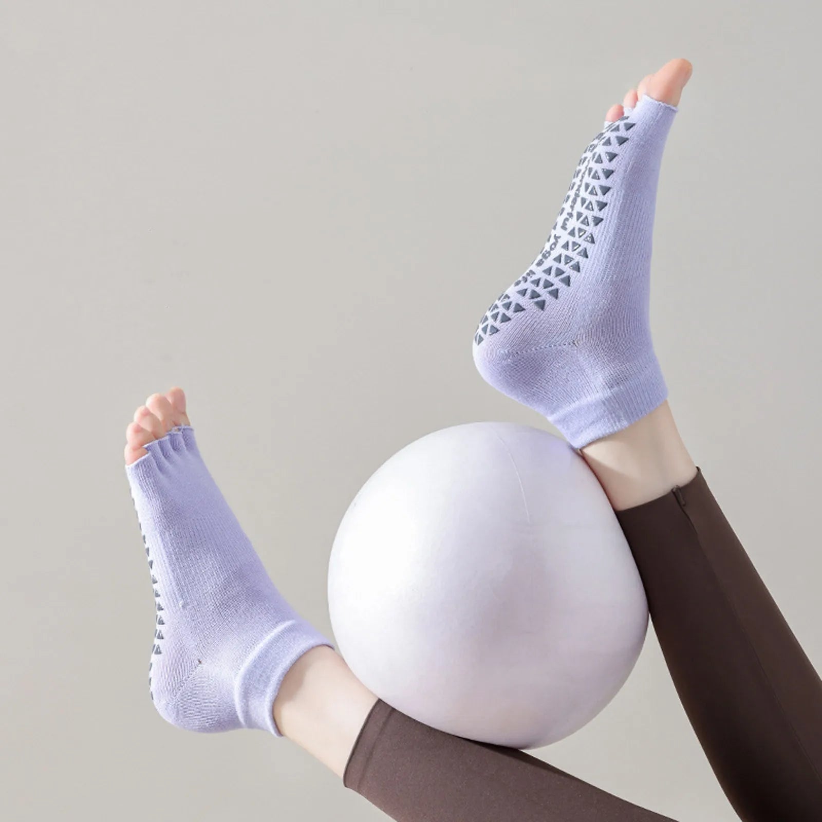 Women Yoga Five Toe Socks Breathable Anti-Slip Silicone Sport Pilates Socks Gym Fitness Dance Socks Foot Care Split Toe Socks