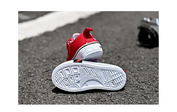 Children cartoon canvas shoes boys and girls casual low-top shoes baby spring and autumn breathable single fashion sneakers