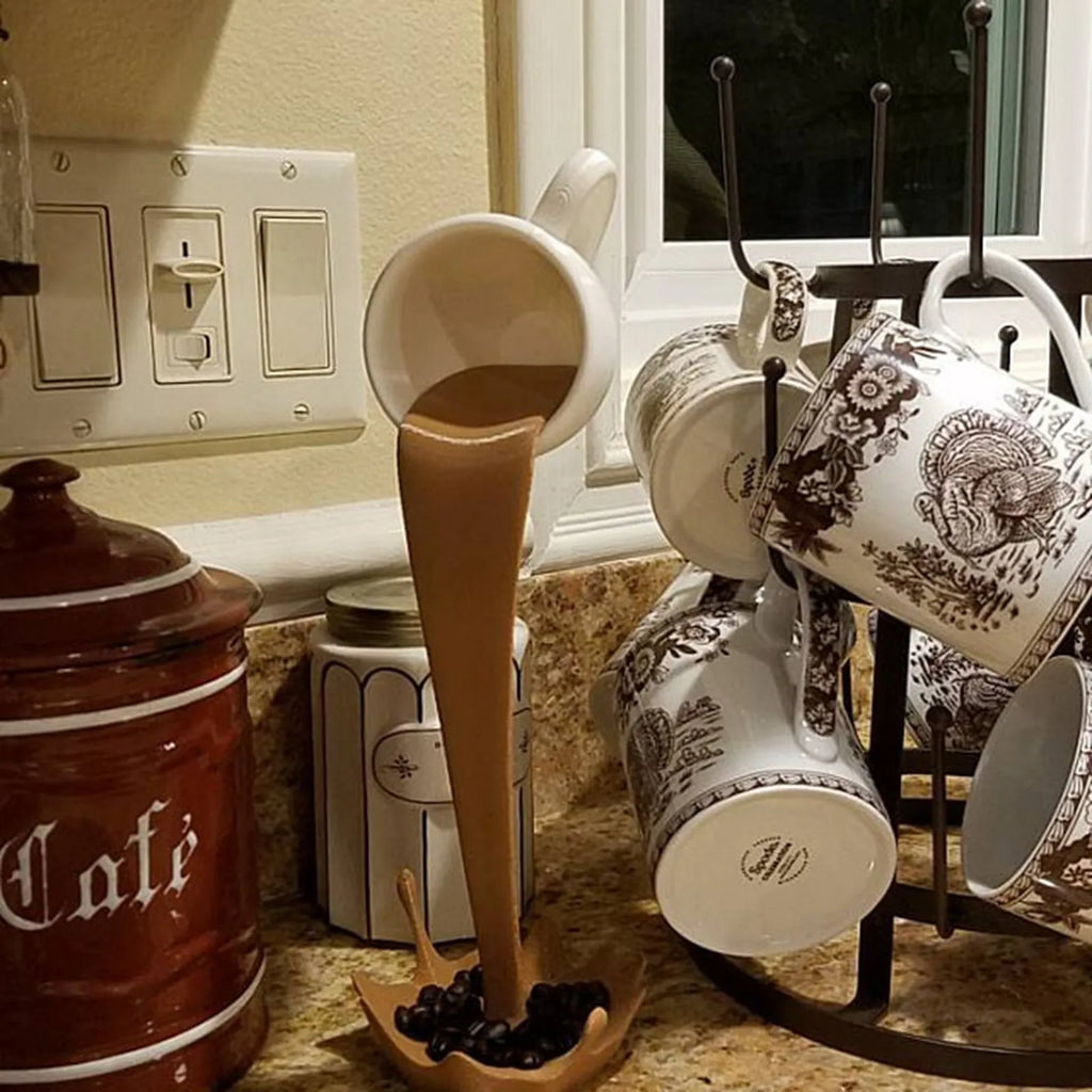 Kitchen Decoration Floating Spilling Coffee Cup Sculpture Spilling Magic Pouring Splash Creative Desktop Decor Home Decoration