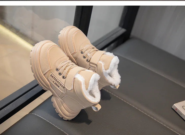 Boys Girls Sports Boots with Fur 2024 New Fashion Kids Ankle Boots Warm for Winter Sweet Students Short Boots Non-slip Soft Sole