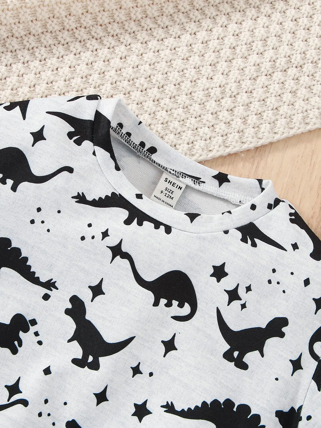 Spring And Autumn Boys' Sports Comfortable And Soft Two-Piece Set With Dinosaur Print Long-Sleeved Shirt And Black Long Pants