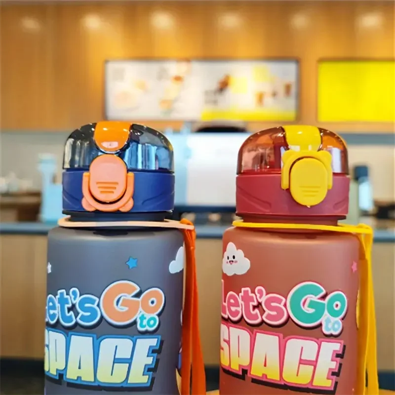 700ml Cosmic Astronaut Themed Insulated Water Bottle Leakproof Flip Lid Carrying Strap Portable Adorable Activities Cup BPA-Free